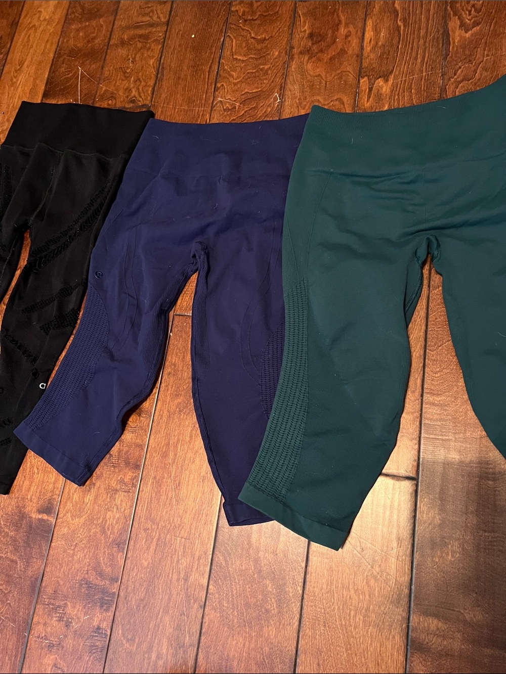 Lulu Lemon & Alo legging capri bundle 3 pairs 10 M